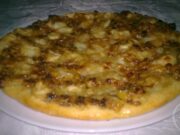Pizza sucrée, pommes, raisins secs, amandes