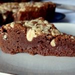 gâteau au chocolat au lait et cacahuètes grillées salées 0