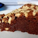 gâteau au chocolat au lait et cacahuètes grillées salées 11