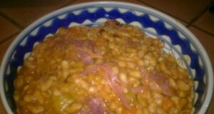 Palette de porc de plein air demi-sel aux haricots lingots