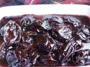 Pruneaux confits au sirop de vin épicé