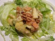 Salade de pommes, truites et crevettes