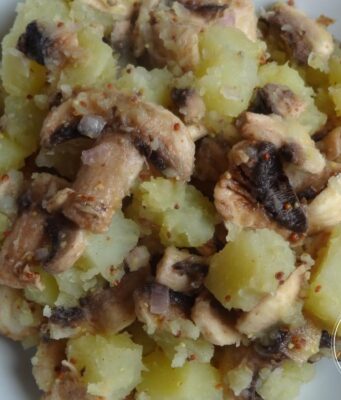 Salade de pommes de terre tiède aux champignons crus
