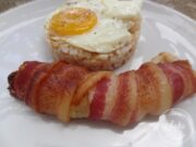 Banane en habit de lard, riz à la noix de coco