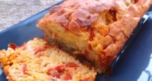 Cake chorizo, parmesan et tomates