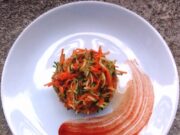 Salade de légumes râpés au ketchup