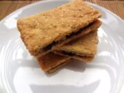 Sablés de sésame à la confiture de mûres