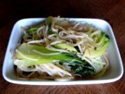 Nouilles de riz sautées au pak choi