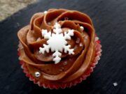 Cupcakes noisettes cannelle top praliné