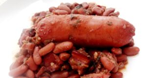 Ragoût de haricots et chou rouges aux saucisses fumées bio
