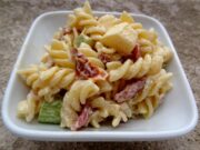 Salade de pâtes aux pommes et cèleri