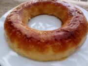 Gâteau de semoule aux raisins et caramel