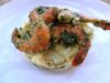 Crevettes à l’ail, purée aux oignons frais