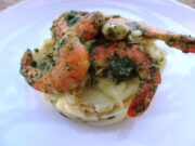 Crevettes à l’ail, purée aux oignons frais