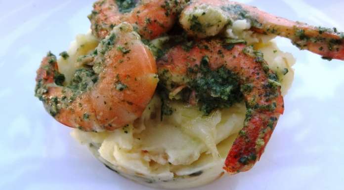 Crevettes à l'ail purée aux oignons frais