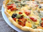 Quiche aux tomates et roquette