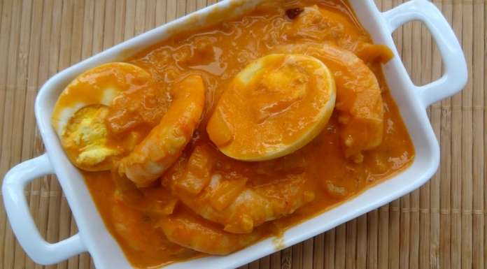 Curry d'oeufs et crevettes