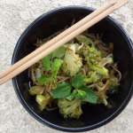 Nouilles de riz sautées aux brocolis et chou chinois  0