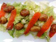 Salade aux grenailles et truite fumée