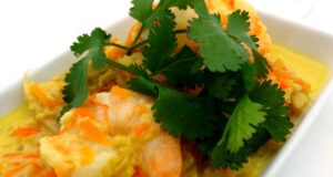 Curry de crevettes au chou vert