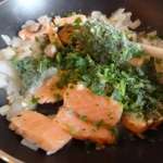 Riz gluant fourré au saumon en feuilles de bananier 2