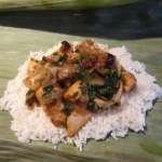 Riz gluant fourré au saumon en feuilles de bananier 5