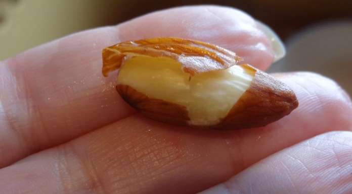 Comment enlever la peau des amandes 5