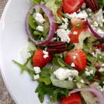 Salade de fraises, roquette et feta