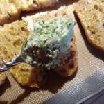Tartines chaudes de mozzarela aux herbes 11