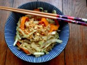 Wok de nouilles et légumes à l’asiatique