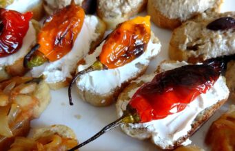 Canapés aux piments végétariens