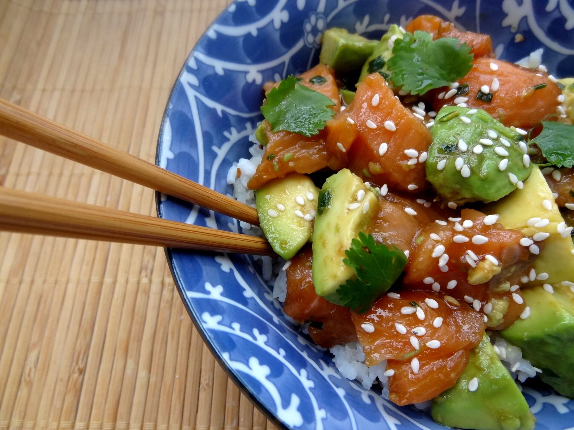 Recettes japonaises chirachi saumon avocat
