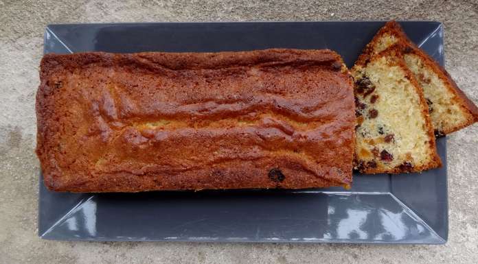 doux gâteau aux fruits