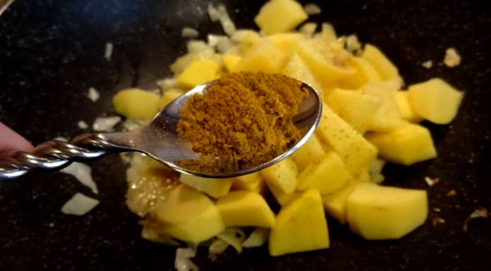 pommes-de-terre-et-oignon-au-curry-3