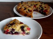 Gâteau tendre aux fruits rouges