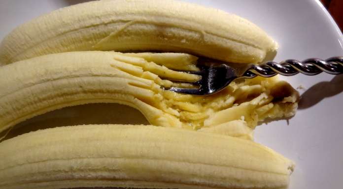 pain-de-bananes-aux-pruneaux-et-cacahuetes-3