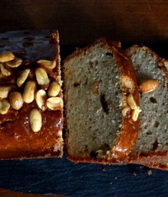 Pain de bananes aux pruneaux et cacahuètes (Cameroun)