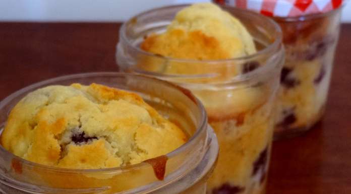 Gâteaux dans des pots de confiture