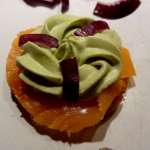 Toasts au saumon fumé chantilly miel et matcha 7