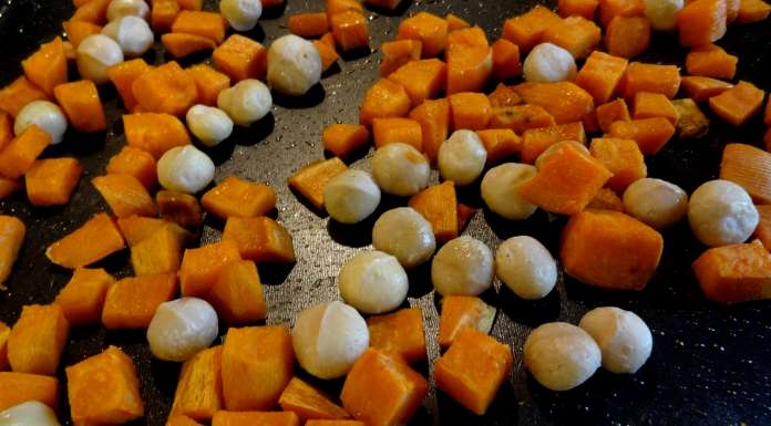 salade de patates douces rôties avec les noix de macadamia
