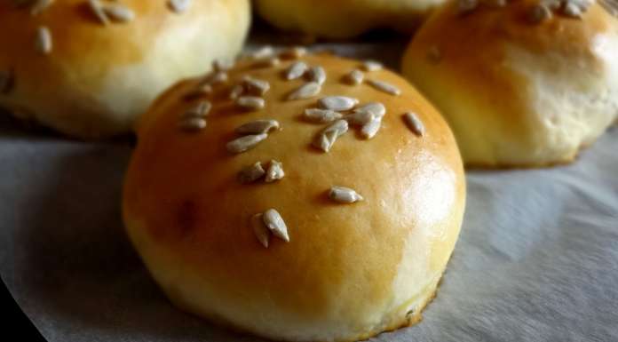 brioche à l'huile d'olive et cerises