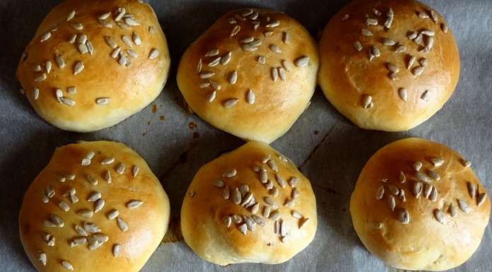 brioche à l'huile d'olive et cerises