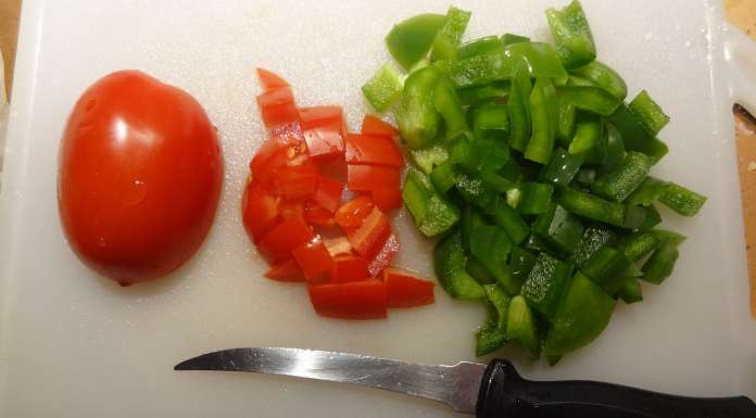 couper en dés poivron et tomate