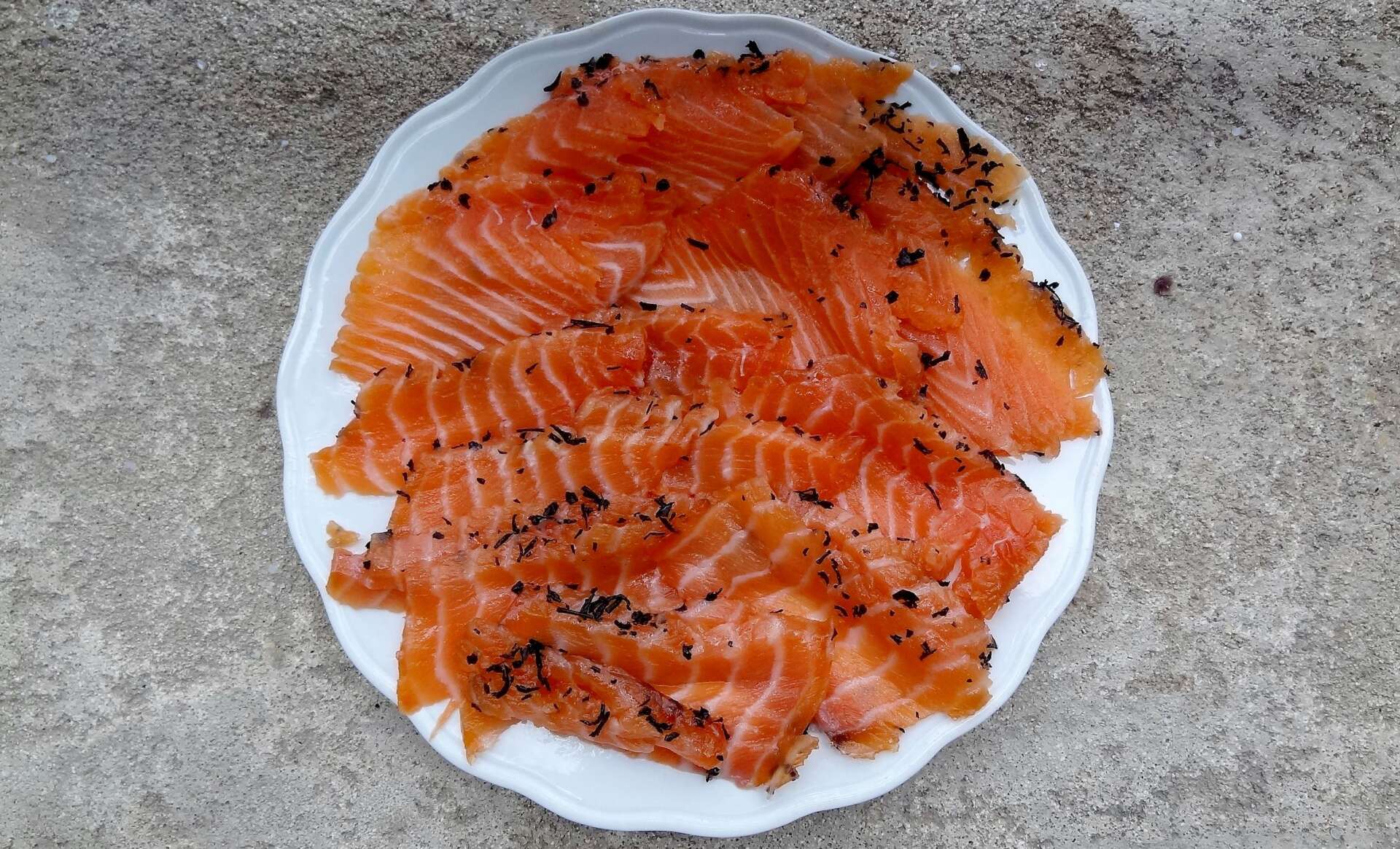 gravlax au thé fumé sirop d'érable et birlou