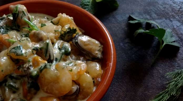 crevettes et moules à la crème aux herbes