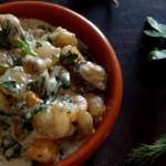 Crevettes et moules à la crème aux herbes