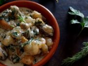 Crevettes et moules à la crème aux herbes