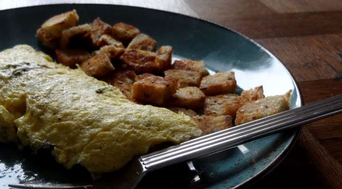 omelette aux truffes et croûton