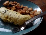 Omelette aux truffes et croûtons