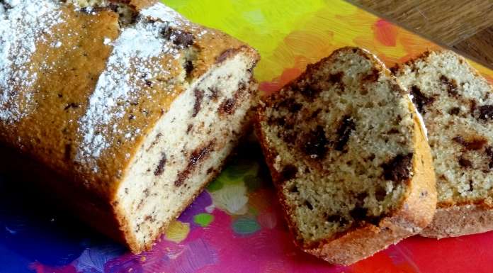 Gâteau aux amandes et chocolat haché